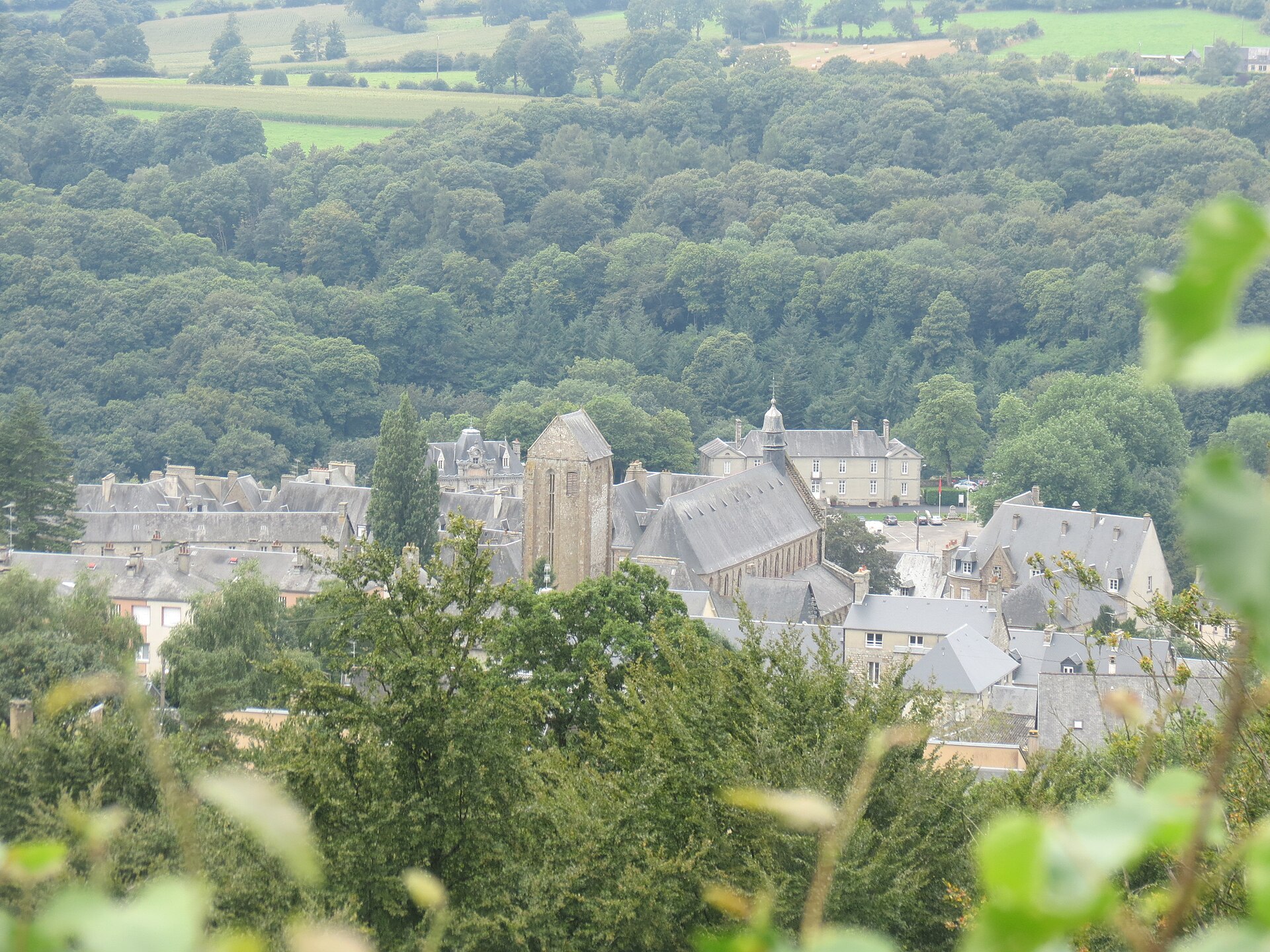 Les crêtes et monuments de Mortain